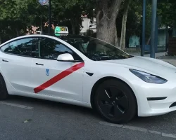 Taxi Mercedes Premium Madrid Taxi Tesla