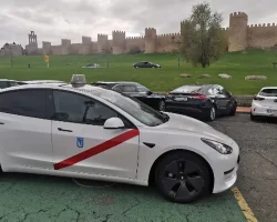 Taxi Mercedes Premium Madrid Taxi Tesla
